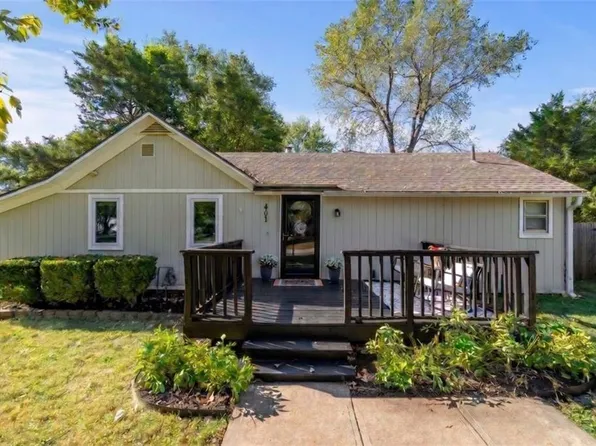 401 S Harrison St, Spring Hill, KS 66083