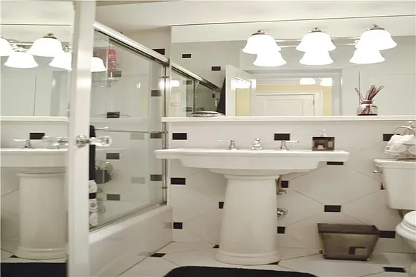 Sold by Maxwell Jacobs | media 16