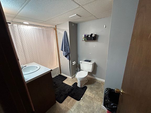 2nd image of 208 W 7th St #2