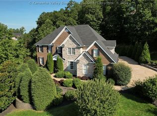 1052 Crestmont Rd, Hurricane, WV 25526