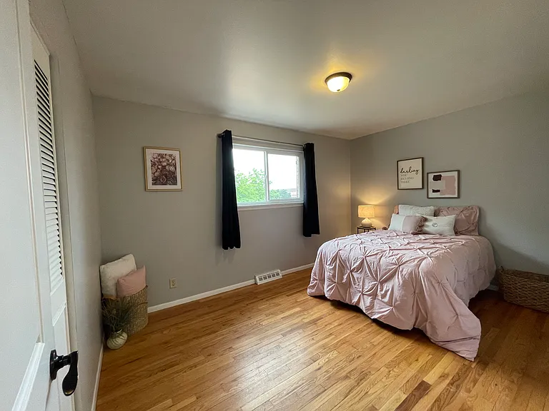 2104 Oakwood Ln — Photo 3