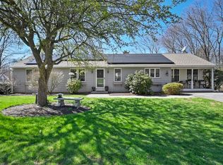 5 Hawthorne Rd, Sturbridge, MA 01566