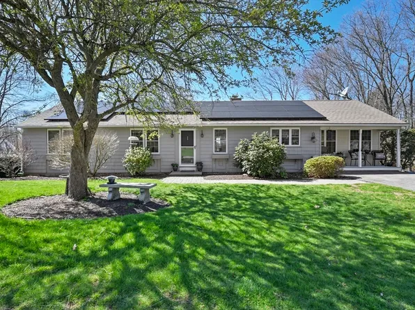 5 Hawthorne Rd, Sturbridge, MA 01566