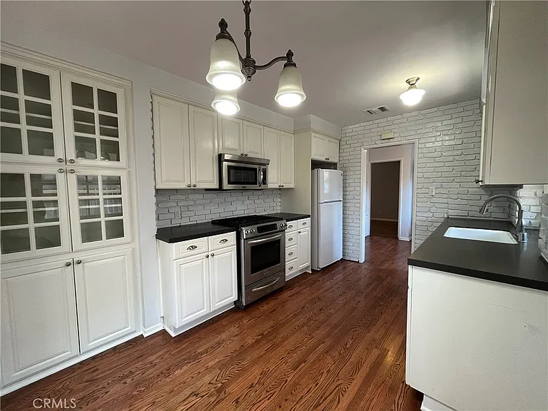 22607 Collins St — Photo 2