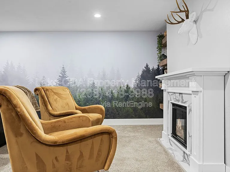 3870 N Honeysuckle Dr #B — Photo 2