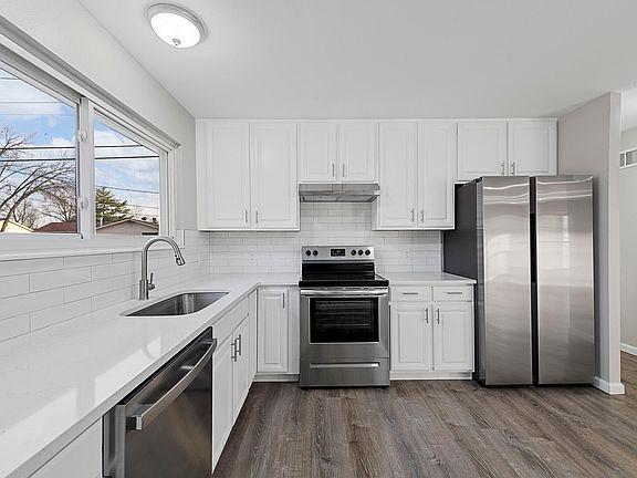5th image of 3040 Hampshire Dr