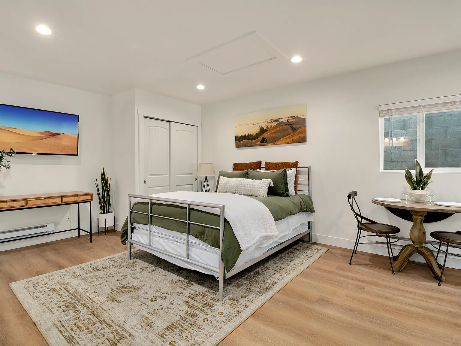 Studio, 420 sqft, $1,600 — Photo 3