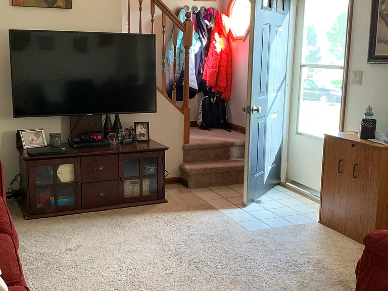 54 Tory Cir — Photo 2