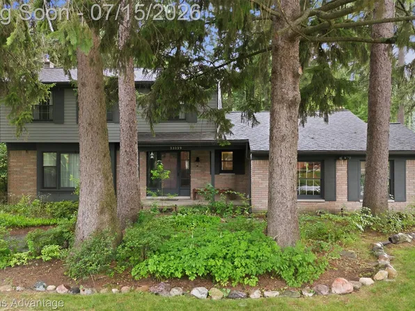 23229 Gilbar St, Novi, MI 48375