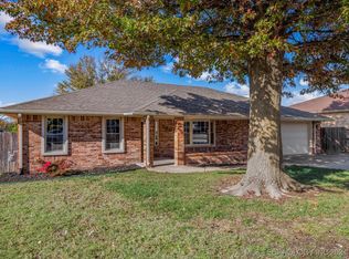 1007 King Dr, Bartlesville, OK 74006
