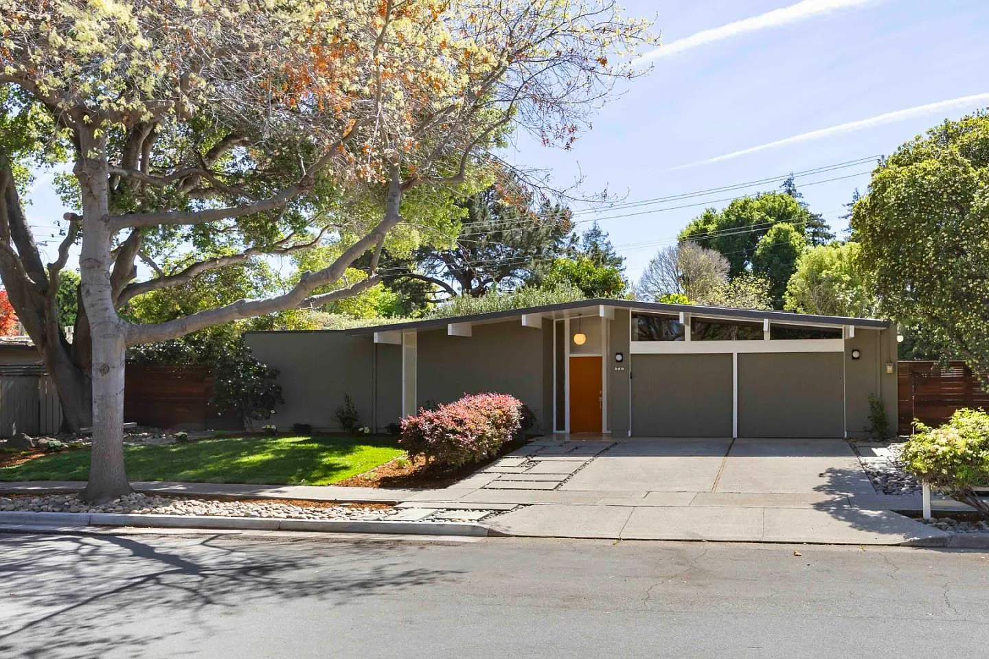 868 Somerset Dr photo 1