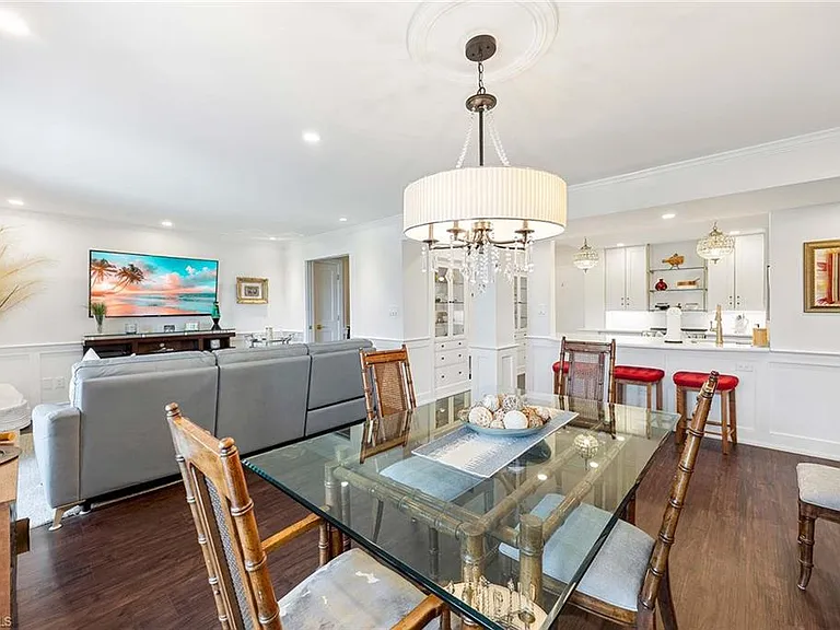 555 Park Shore Dr #B-408 — Photo 12