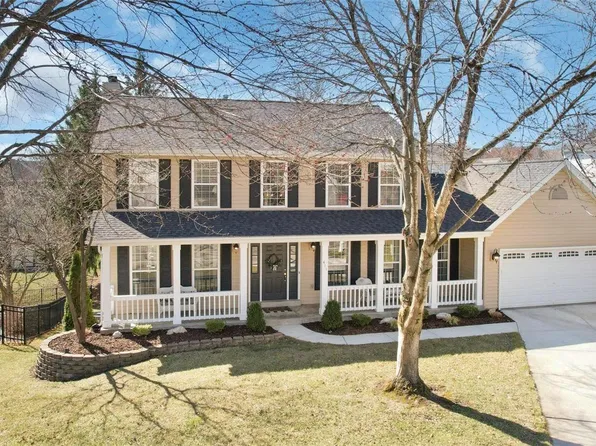 411 Fox Lair Dr, Saint Charles, MO 63303