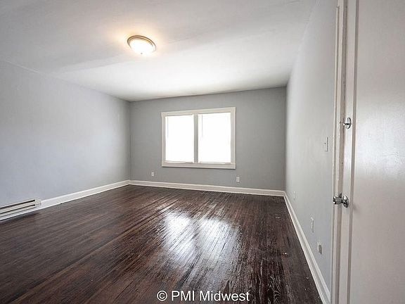 3rd image of 128 E Palmer St #4