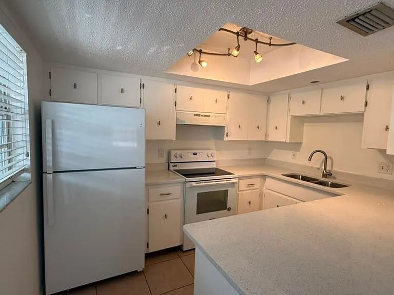 504 Barcelona Avenue — Photo 19