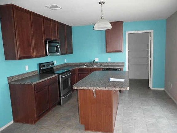 4th image of 209 Blue Roan Dr