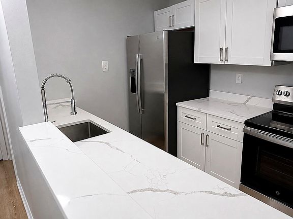 5th image of 2 Mayfair Lane #101