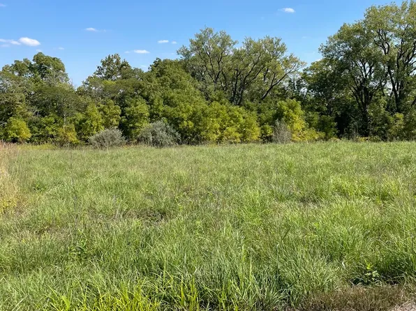 7 Armsworth Estates Rd, Monticello, IL 61856