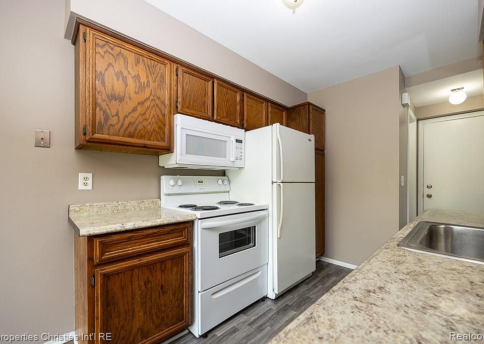 15818 Charleston Dr, photo 14