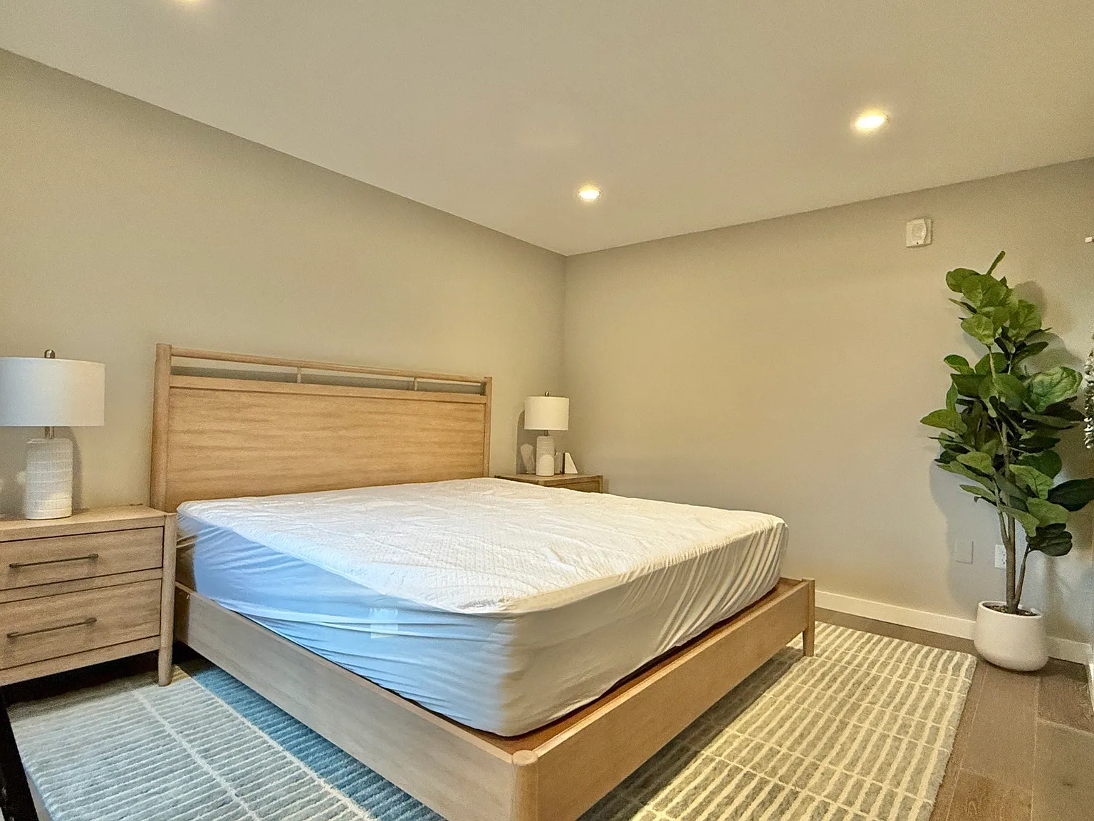 2 bed, 850 sqft, $5,800 — Photo 3