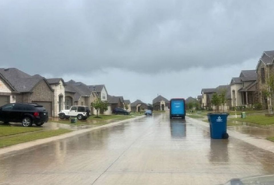 Exterior Neighborhood (street photo)