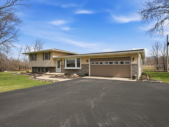 3rd image of 9927 Portage Dr