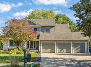 621 Lindsay Ct, Dundee, IL 60118