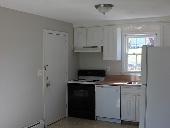 3rd image of 137 1/2 Vernon Ave Unit B1