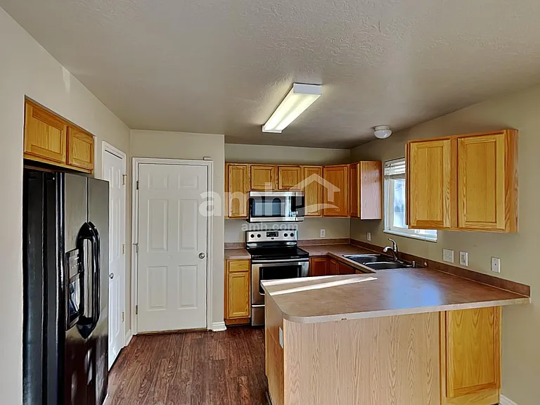 173 Apple Ave — Photo 4