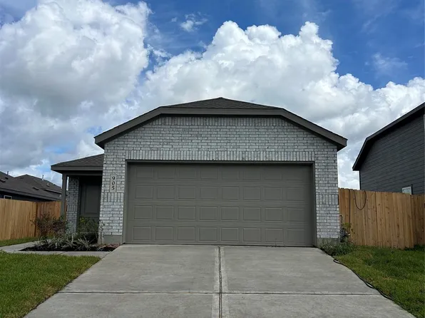 905 Constitution Dr, Bay City, TX 77414