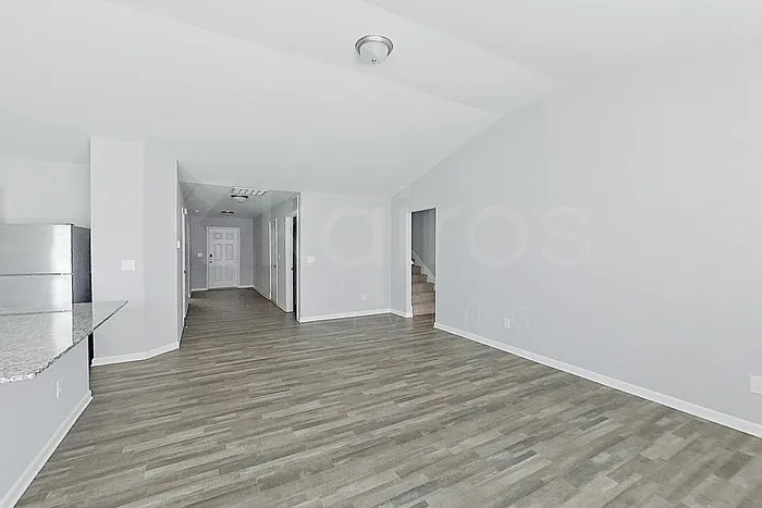3 bed, 2.0 bath, 1800 sqft, $2,095 — Photo 3