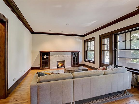3rd image of 1233 W Granville Ave #2W