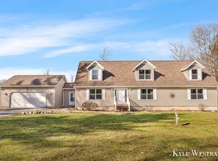 7158 Riverwood Dr, Belding, MI 48809