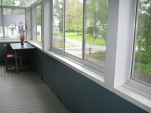 Three-season porch