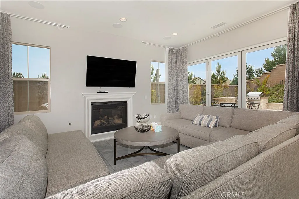 3 bed, 2663 sqft, $8,000 — Photo 3