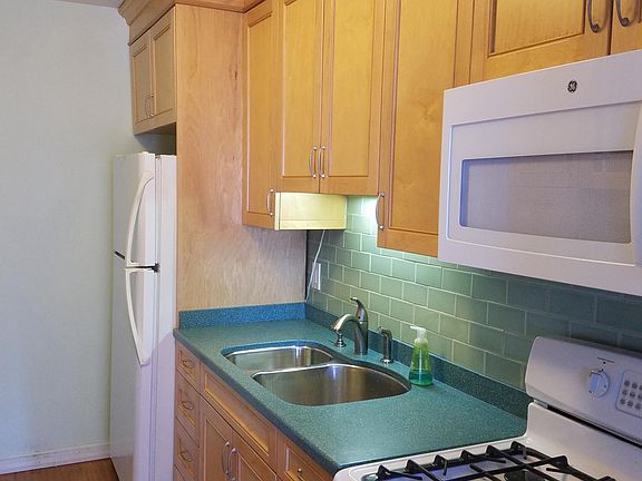 4th image of 601 Surf Ave #18