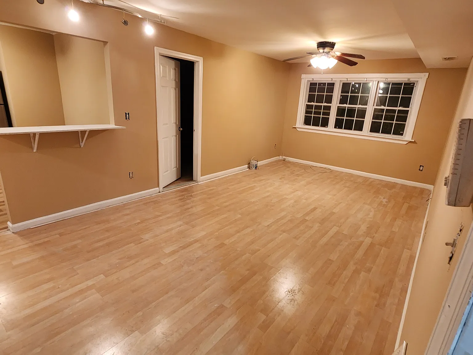 2 bed, 900 sqft, $2,300 — Photo 3