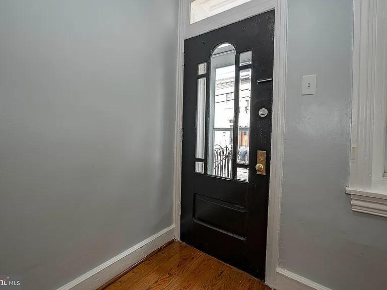 201 Dupont St — Photo 2