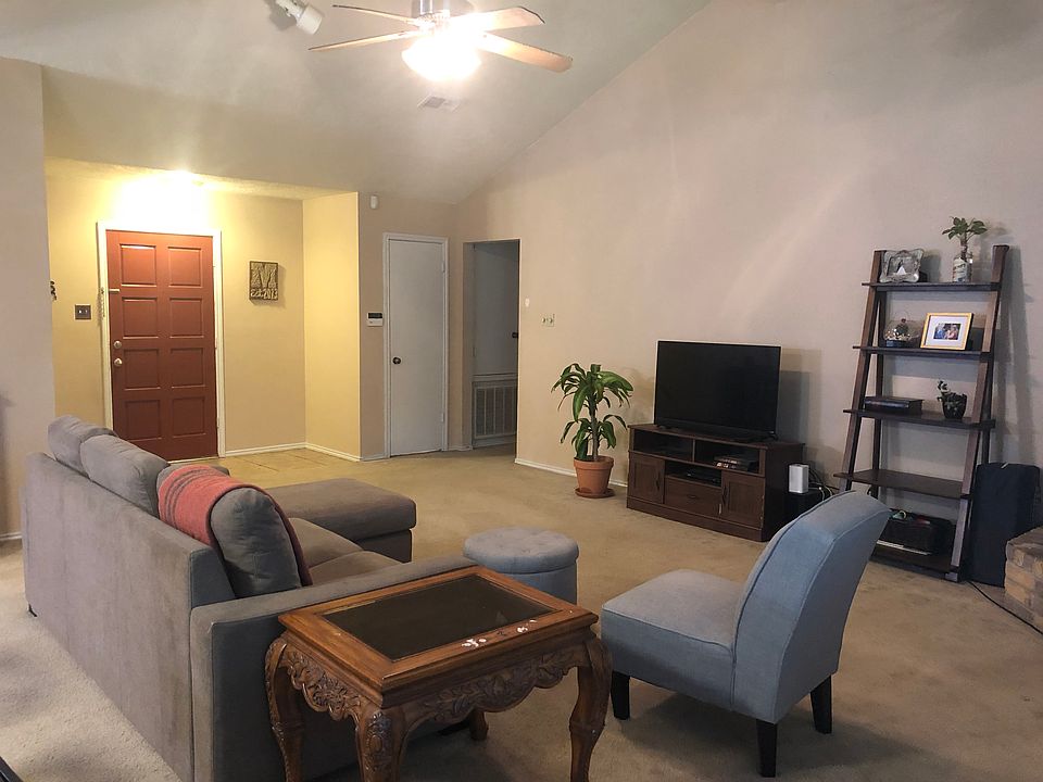 1st image of 909 Myrtle Creek Dr