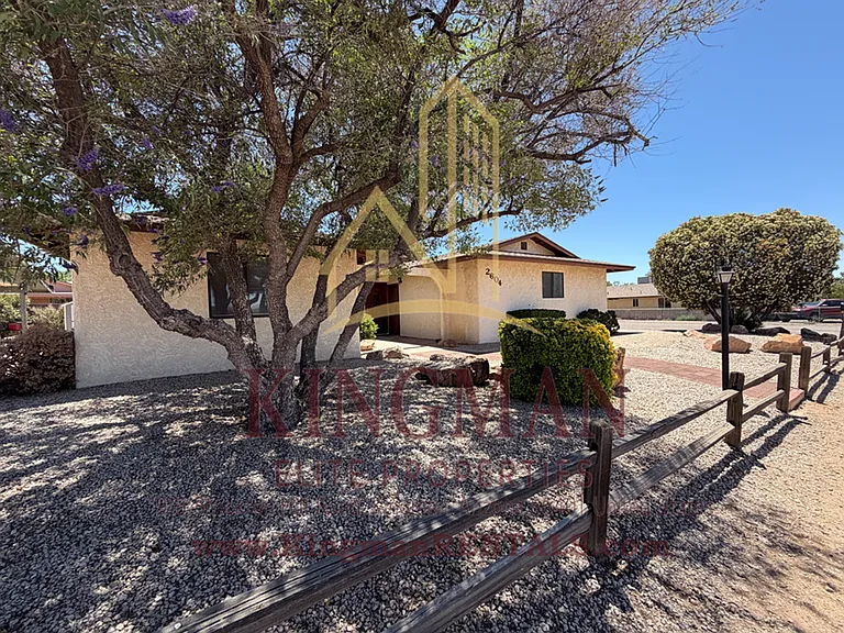 2604 Phoenix Ave — Photo 2