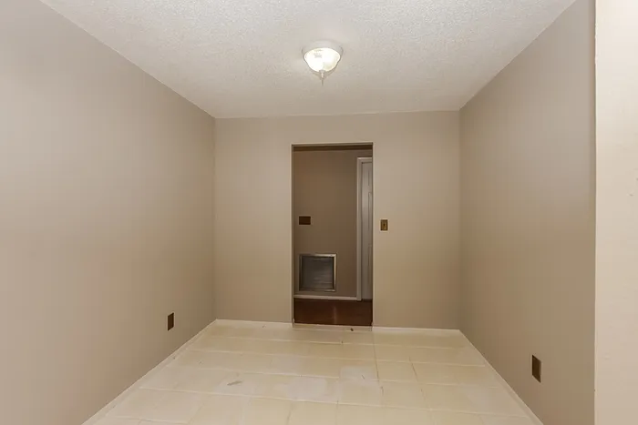 5946 Stringfellow Rd — Photo 7