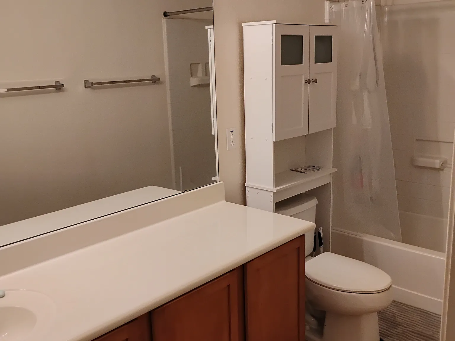 5 bed, 2.5 bath, 3133 sqft, $700 — Photo 4
