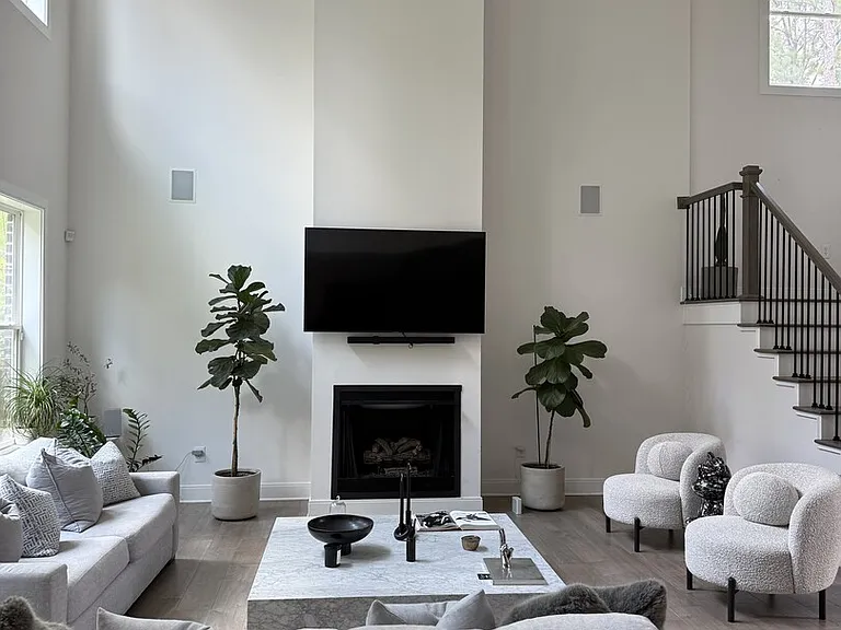 Matisse Ln — Photo 1
