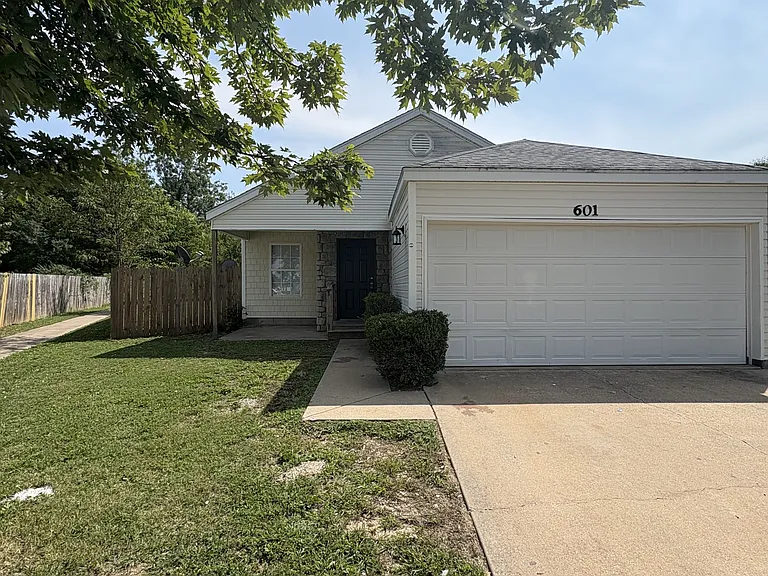 601 Cedar Brook Ct — Photo 1