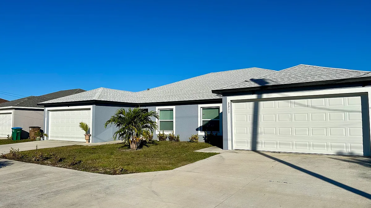 Building Photo - 3311 SW 15th Pl #3311
