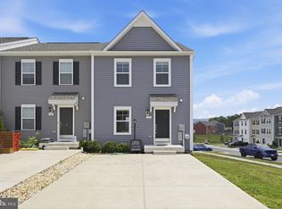 12 Orchard Green Dr, Charles Town, WV 25414