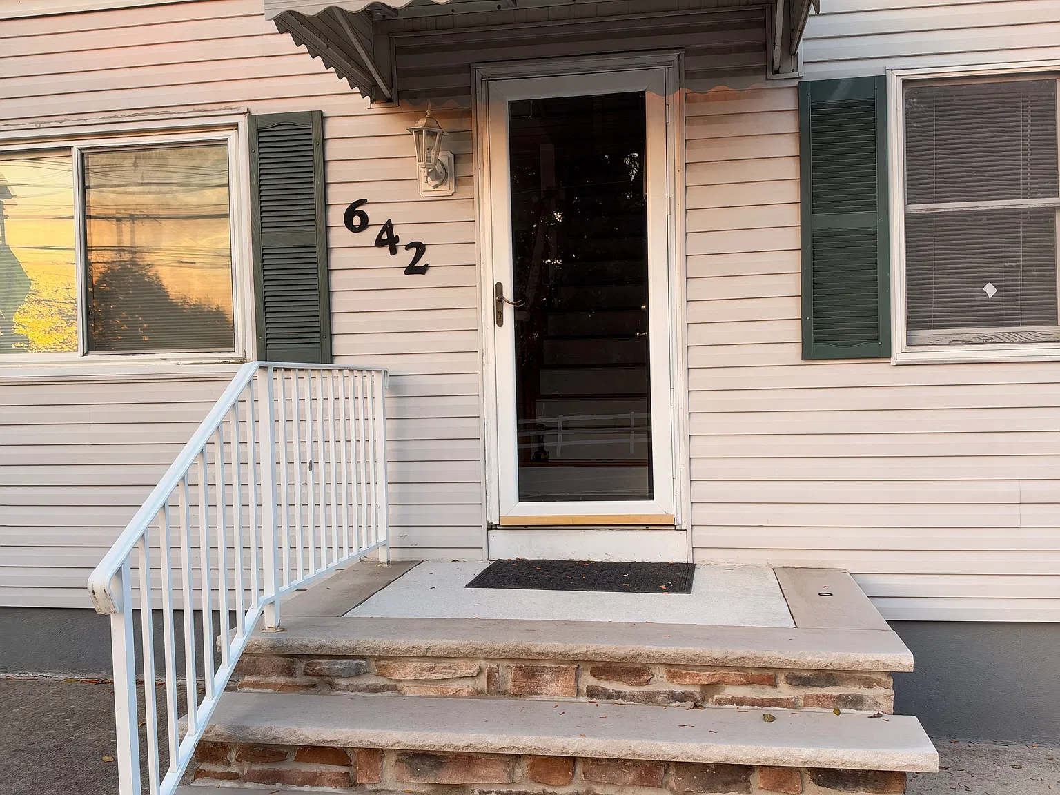 4 bed, 2.5 bath, 1200 sqft, $3,500 — Photo 1