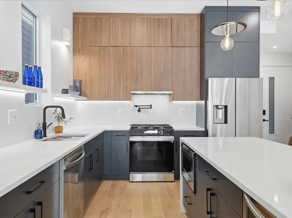 105 Laidlaw Avenue image 6 of 25