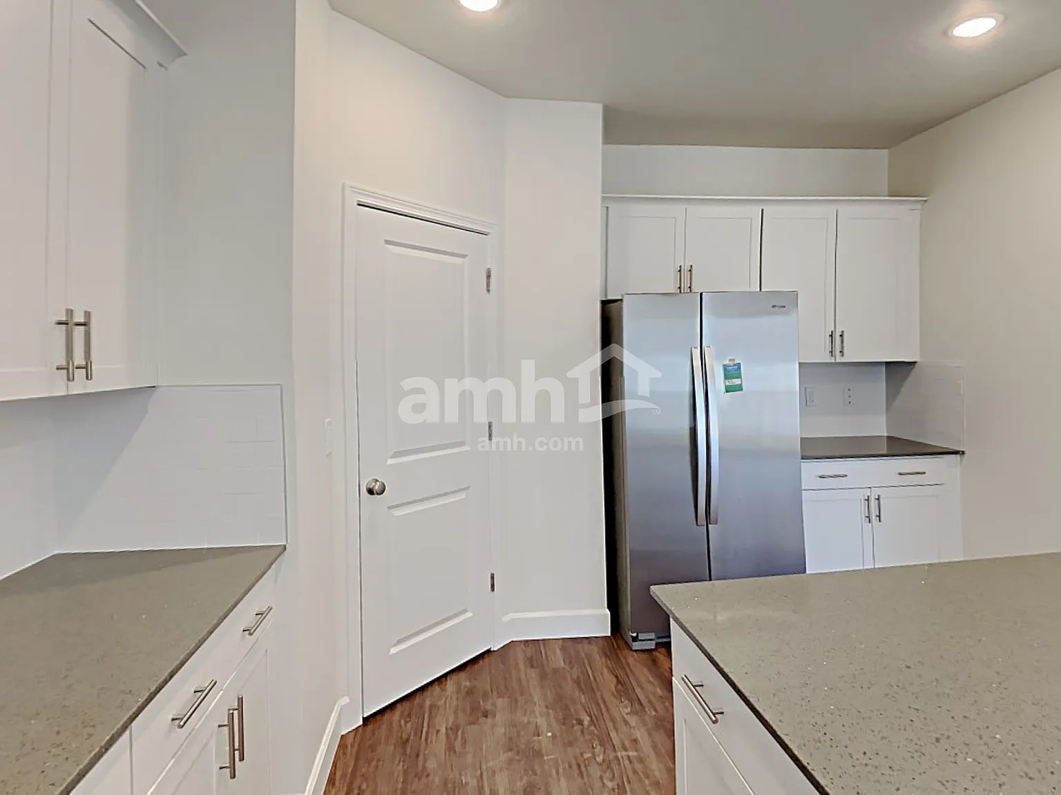 6 bed, 4.0 bath, 2942 sqft, $2,780 — Photo 3