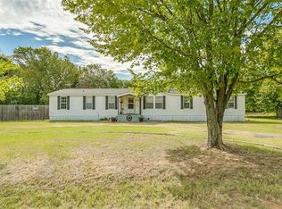 573 Surrey Ln, Burleson, TX 76028